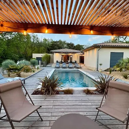Villa Charmante Villa, 10pers, Clim,piscine,grand Jardin *