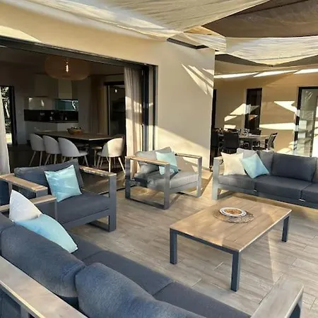 Villa Charmante Villa, 10pers, Clim,piscine,grand Jardin Pougnadoresse