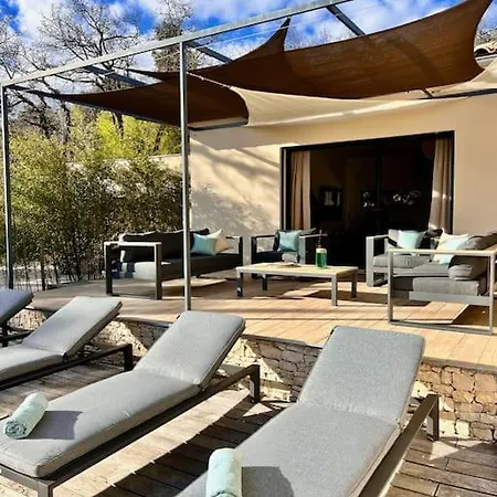 Villa Charmante Villa, 10pers, Clim,piscine,grand Jardin