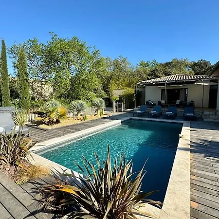 Villa Charmante Villa, 10pers, Clim,piscine,grand Jardin