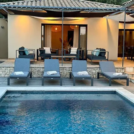 Villa Charmante Villa, 10pers, Clim,piscine,grand Jardin Pougnadoresse