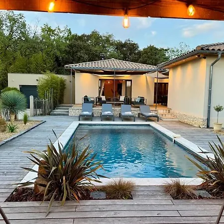 Villa Charmante Villa, 10pers, Clim,piscine,grand Jardin *