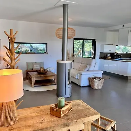 Villa Charmante Villa, 10pers, Clim,piscine,grand Jardin