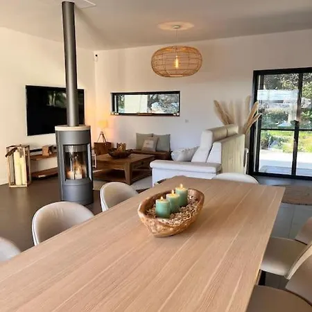 Villa Charmante Villa, 10pers, Clim,piscine,grand Jardin *