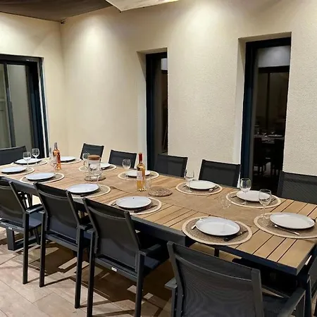 Villa Charmante Villa, 10pers, Clim,piscine,grand Jardin