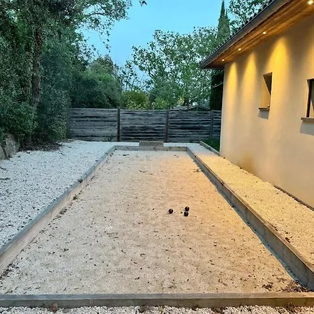 Villa Charmante Villa, 10pers, Clim,piscine,grand Jardin *