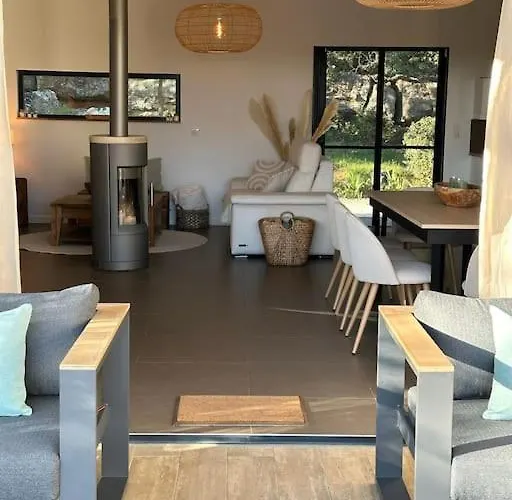 Villa Charmante Villa, 10pers, Clim,piscine,grand Jardin *