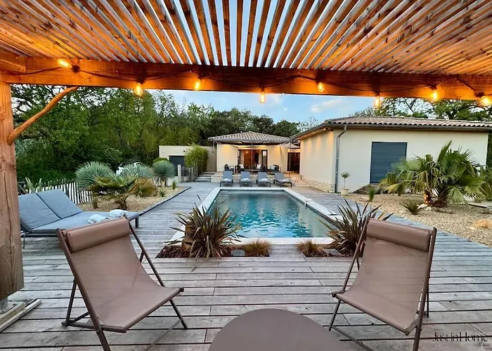 Villa Charmante Villa, 10pers, Clim,piscine,grand Jardin *