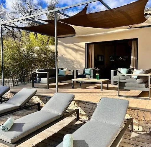 Villa Charmante Villa, 10pers, Clim,piscine,grand Jardin