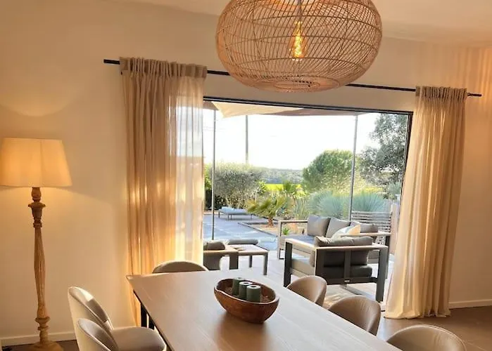 Villa Charmante Villa, 10pers, Clim,piscine,grand Jardin *