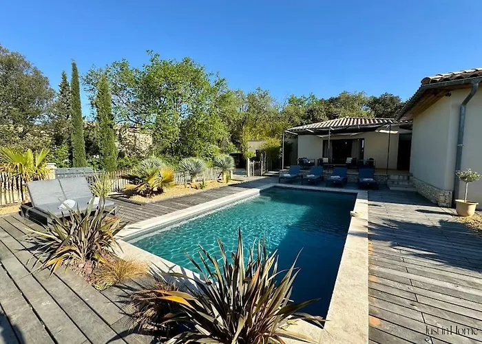 Villa Charmante Villa, 10pers, Clim,piscine,grand Jardin