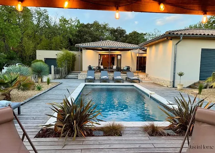 Villa Charmante Villa, 10pers, Clim,piscine,grand Jardin *