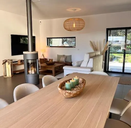 Villa Charmante Villa, 10pers, Clim,piscine,grand Jardin *