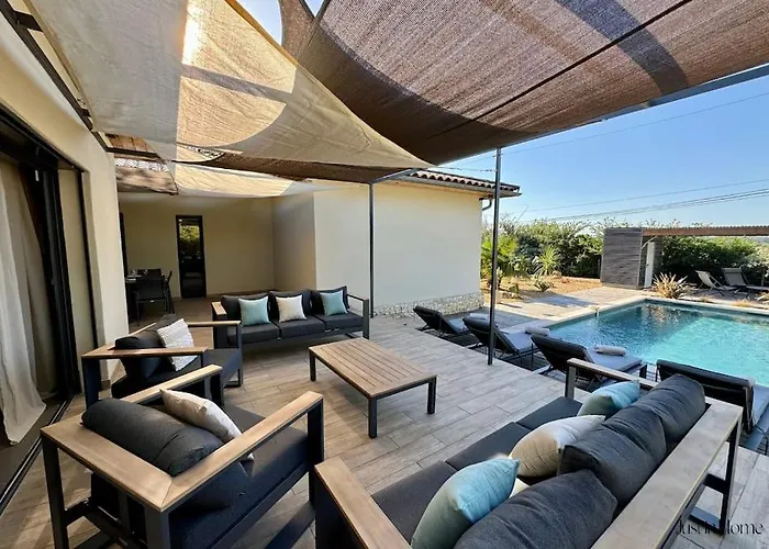 Villa Charmante Villa, 10pers, Clim,piscine,grand Jardin