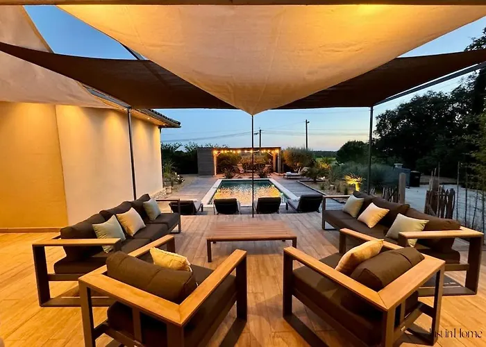 Villa Charmante Villa, 10pers, Clim,piscine,grand Jardin Pougnadoresse