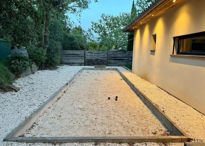 Villa Charmante Villa, 10pers, Clim,piscine,grand Jardin *